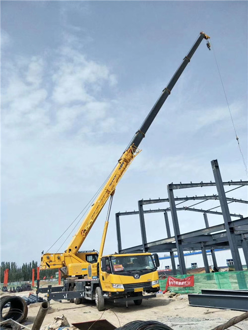 临猗县超高层建筑钢结构吊装案例